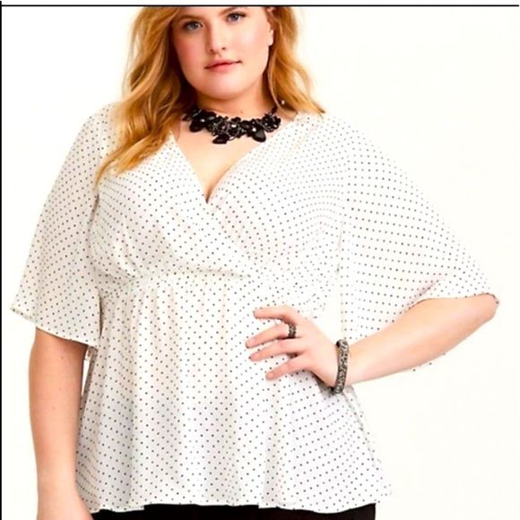 Super Cute Torrid Polka Dot Top Just in Time for Summer Torrid Size 4 - Picture 2 of 3
